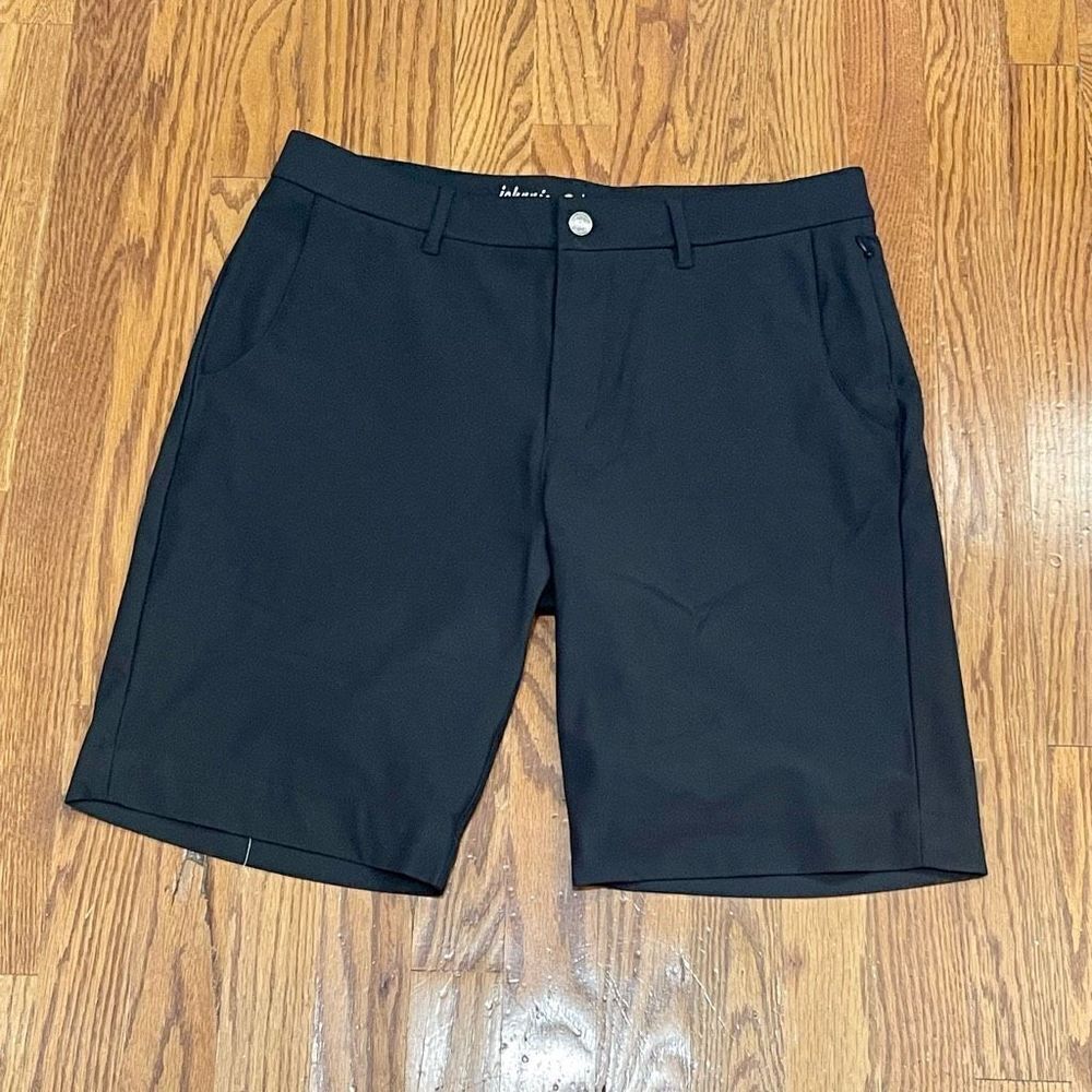 Johnnie-O Cross Country Prep-formance Flat Front Shorts. Black. Size 33.